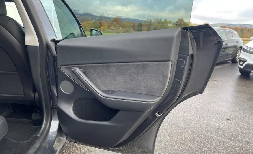 Tesla Model Y Long Range