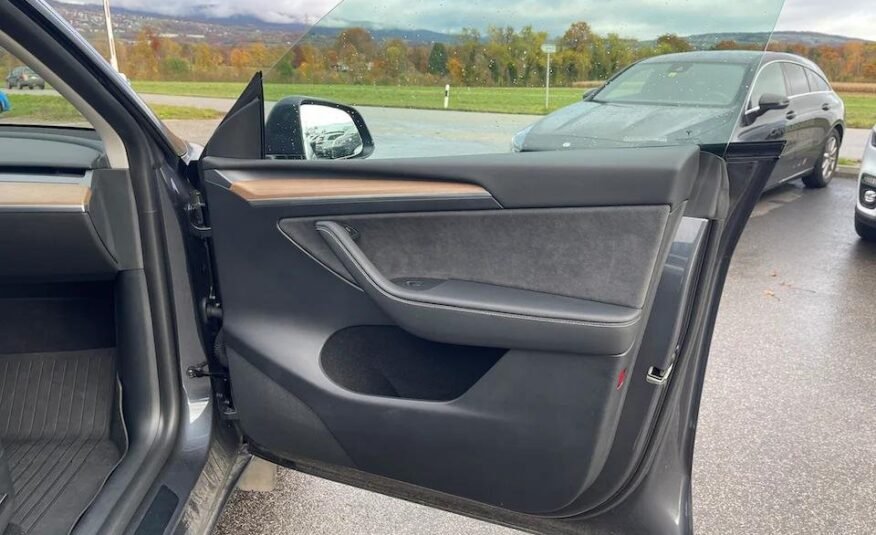 Tesla Model Y Long Range